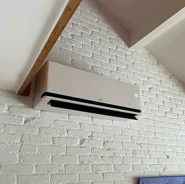 Witte airco aan muur door installateur Drenthe Witte airco aan muur door installateur Drenthe