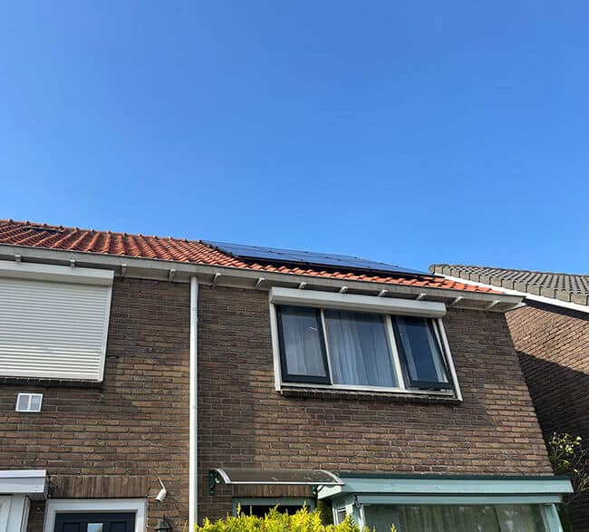 Zonnepanelen Steenwijk op schuin dak met terugverdientijd van vijf jaar Zonnepanelen Steenwijk op schuin dak met terugverdientijd van vijf jaar