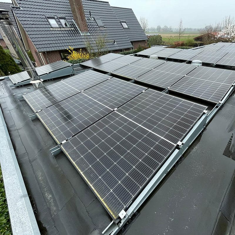 Zonnepanelen op plat dak in Deventer Zonnepanelen op plat dak in Deventer