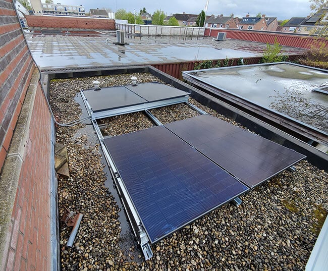 Zonnestroom systeem op dak Zonnestroom systeem op dak