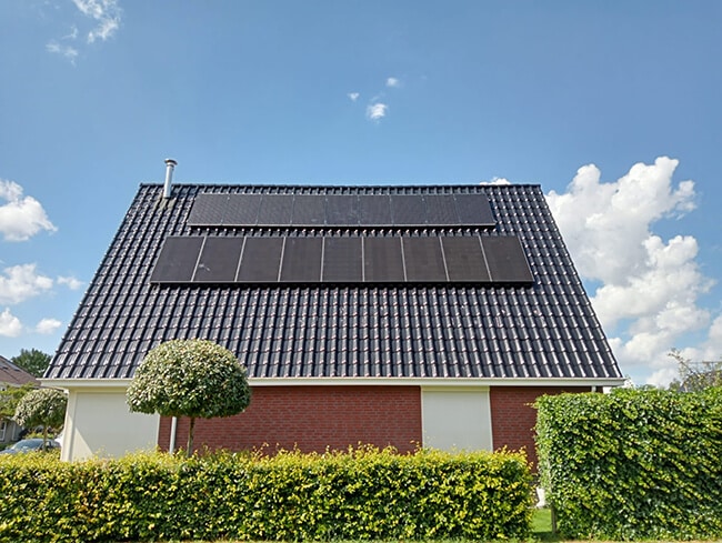 Duurzame woning met zonne-energie systeem Duurzame woning met zonne-energie systeem