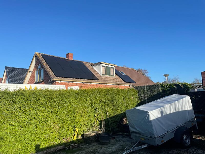 Zonnestroom systeem op rijtjeswoning Zonnestroom systeem op rijtjeswoning