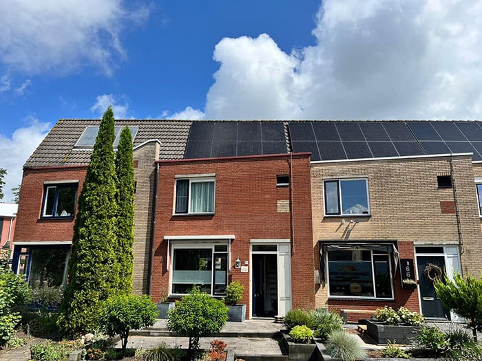 Rijtjeswoning met zonnepanelen met offerte op maat Rijtjeswoning met zonnepanelen met offerte op maat