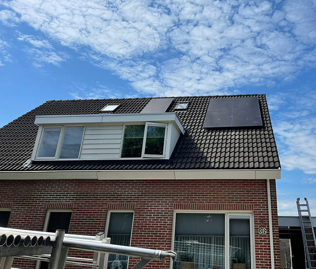 Twee onder een kap schuin dak zonnepanelen Workum Twee onder een kap schuin dak zonnepanelen Workum