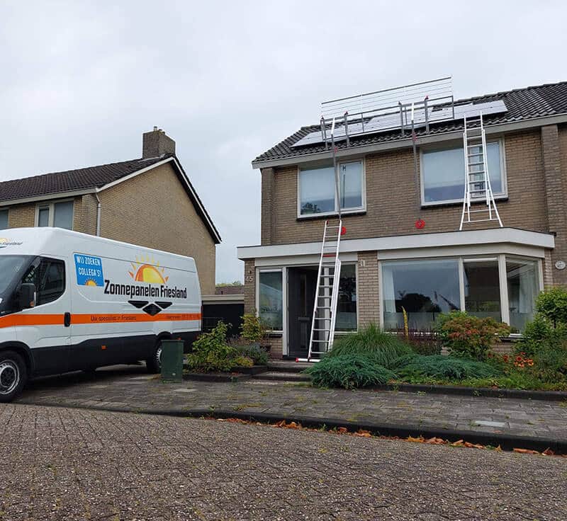 Zonnepanelen in Heerenveen op rijtjeswoning met korte terugverdientijd Zonnepanelen in Heerenveen op rijtjeswoning met korte terugverdientijd