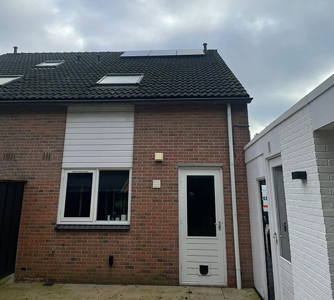 Zonnestroom systeem op schuin dak Zonnestroom systeem op schuin dak