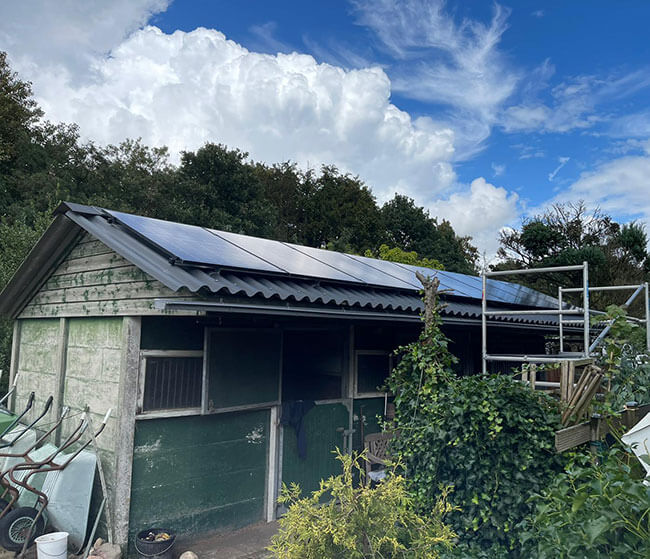 Zonnepanelen in Almere op schuur Zonnepanelen in Almere op schuur