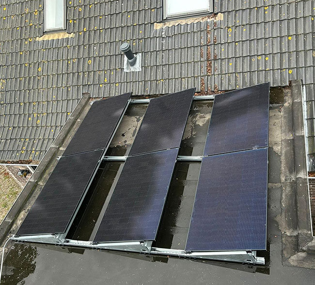 Zonnestroomsysteem op plat dak Zonnestroomsysteem op plat dak