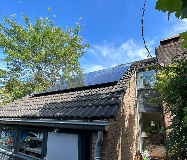 Schuin dak met zonnepanelen Almere Schuin dak met zonnepanelen Almere