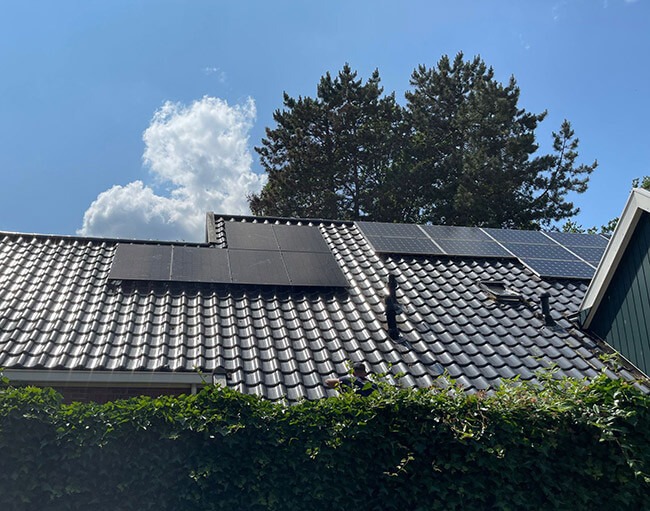 Schuin dak met zonnepanelen in Lelystad Schuin dak met zonnepanelen in Lelystad