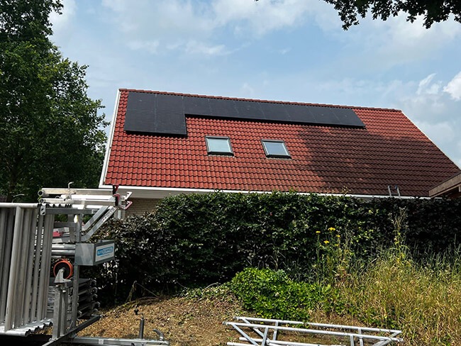 Zonnestroom systeem door regionaal zonne-energie bedrijf Zonnestroom systeem door regionaal zonne-energie bedrijf